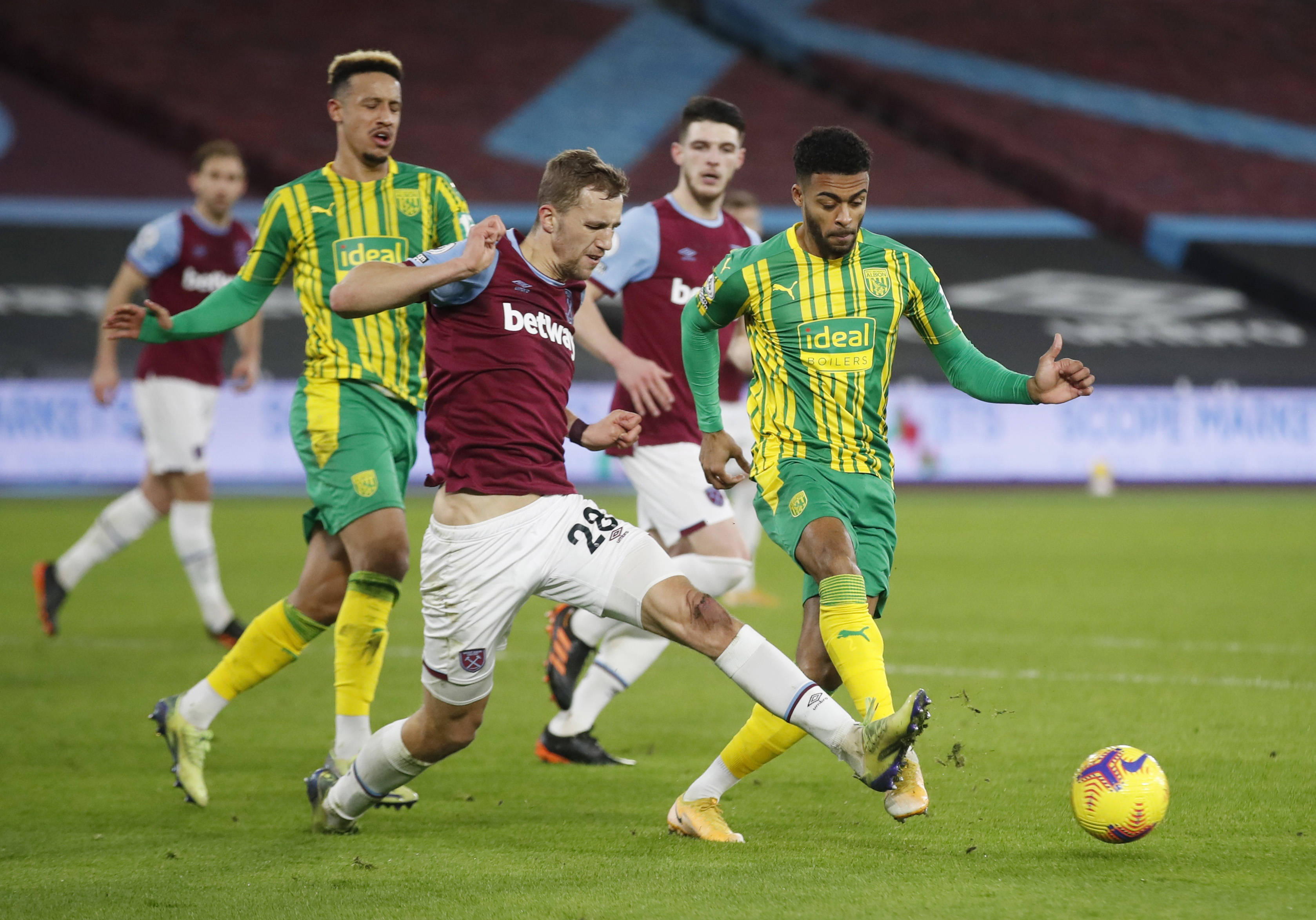 一直吸引着 一直吸引着